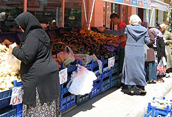 Süpermarketlere kaldırım yasağı geldi