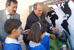 'Okul Sütü Projesi' Simav'da başladı