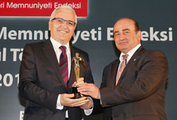 Tamek’e ‘altın heykel’ ödülü