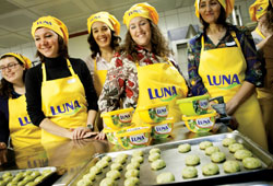 Luna kurabiye tutkunlarını buluşturdu