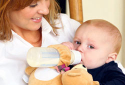 İnek sütü bebeklerde anemiye neden oluyor