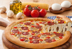 Dominos'tan bol peynirli 'sosyal pizza'