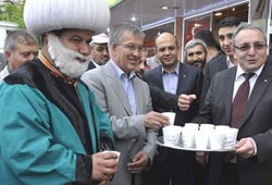 Nasreddin Hoca bu sefer ayran dağıttı