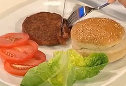 Yapay hamburger gerçeği kadar lezzetli mi?