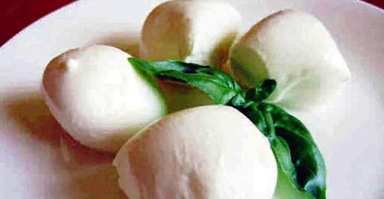 Afyon'da mozzarella üretiliyor