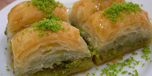 Baklava içine ceviz diye ne katıyorlar?