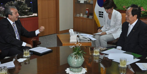 Güney Kore'ye işbirliği daveti
