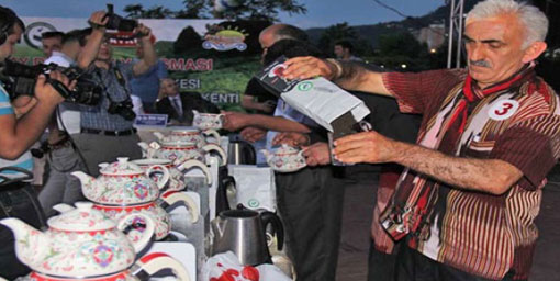 Rize'de sıradışı 'çay demleme' yarışması