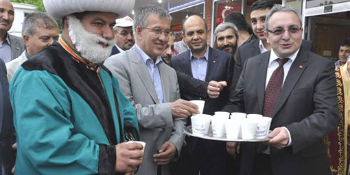 Nasreddin Hoca bu sefer ayran dağıttı