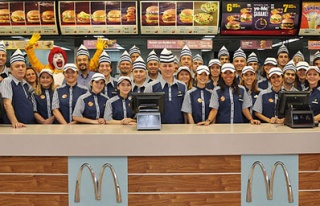 McDonald's'ta servise yönetim kadrosu geçti