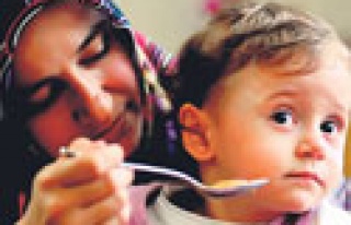 Yemek ısrarı çocuğu obez yapıyor