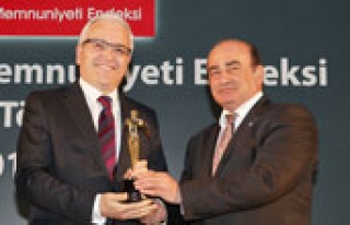 Tamek’e ‘altın heykel’ ödülü