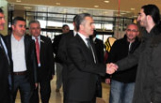 Migros’daki sergi başkanla halkı buluşturdu