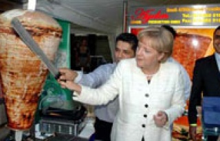 Merkel de döner ustası oldu!