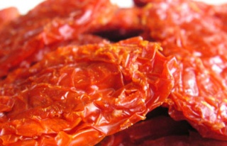 Urfa'da kurutulmuş domates bereketi