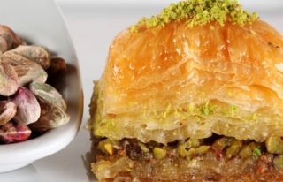 Taraftar Alex için baklava siparişi verdi