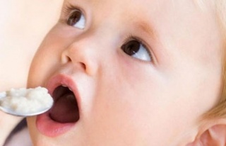 Bebeğe verilen katı gıdalar obezite yapıyor