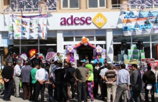 Adese yeni mağazalarla büyüyor