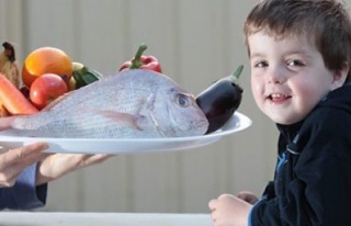 Çocuklara balık yedirin