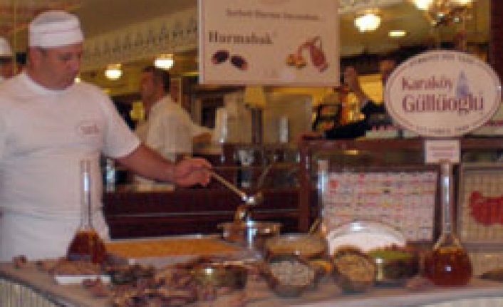 Karaköy Güllüoğlundan hurmabak lezzeti