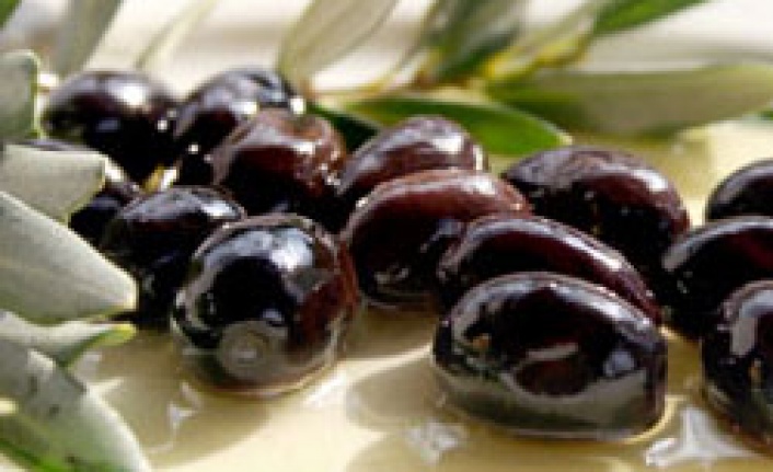Kadınlar ekmeğini zeytinden çıkarıyor