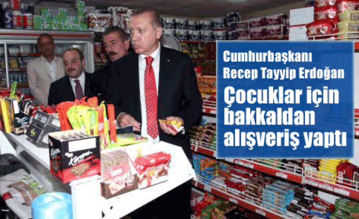 Erdoğan çocuklara çikolata dağıttı
