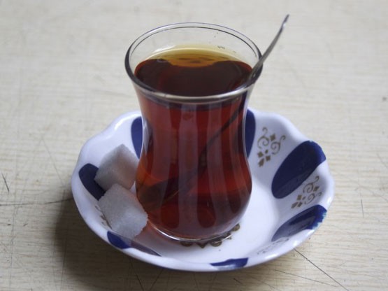 Antioksidanlar- Polifenol içeriği yüksek olan siyah çay, DNA hasarını engelleme ile ilişkilidir.