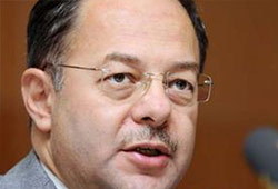 Akdağ: Eczacı sadece ilaç satan kişi değil